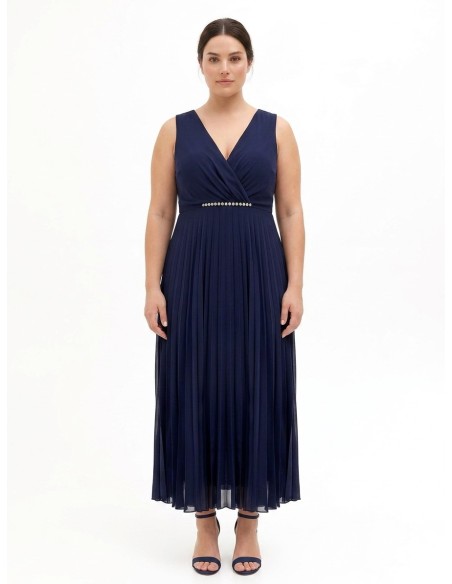 Vestido comprido Curvy em georgette plissada com cristais na cintura e decote cruzado Rinascimento Curvy