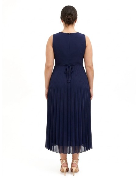 Vestido comprido Curvy em georgette plissado com cristais na cintura e decote cruzado Rinascimento Curvy