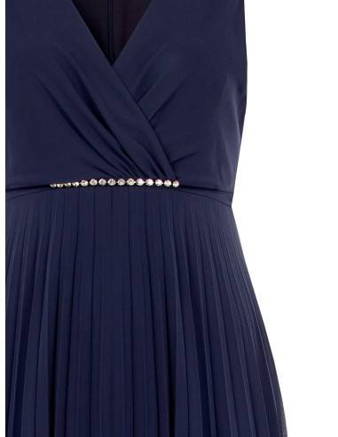 Vestido comprido Curvy em georgette plissado com cristais na cintura e decote cruzado Rinascimento Curvy