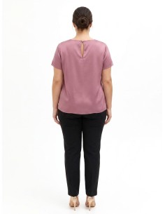 Blusa Fluida Curvy em Cetim com Duplo Recorte em Forma de Gota Rinascimento Curvy 2