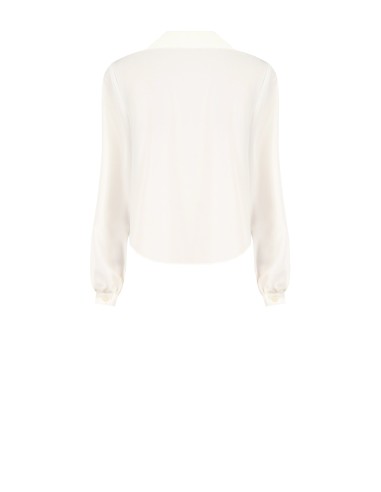 Blusa Fluida em Cetim com Decote em V e Gola Rinascimento