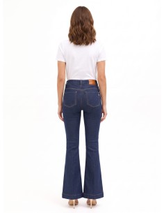 Jeans flare com costuras contrastantes Rinascimento 2