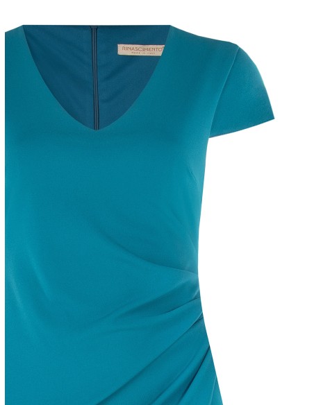 Vestido Curvy justo em crepe scuba com decote em V franzido de um lado Rinascimento Curvy