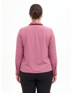 Camisa Curvy em cetim mate com detalhes em contraste Rinascimento Curvy 2