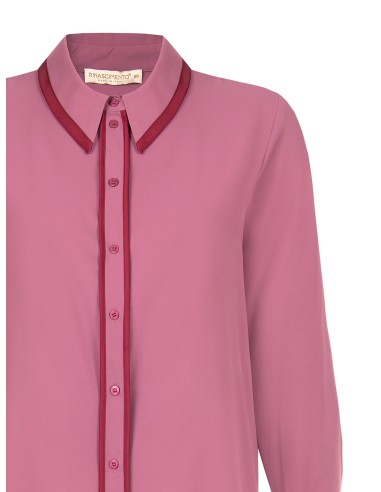 Camisa Curvy em cetim mate com detalhes em contraste Rinascimento Curvy