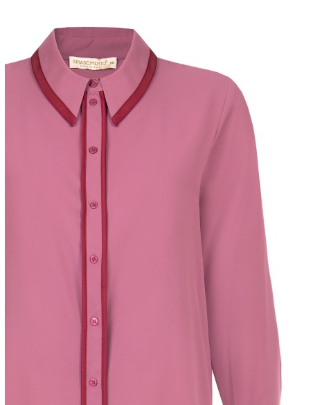 Camisa Curvy em cetim mate com detalhes em contraste Rinascimento Curvy