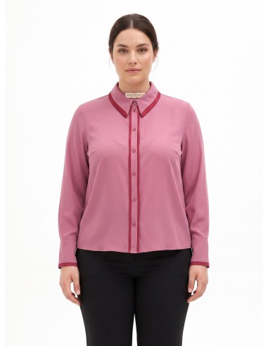 Camisa Curvy em cetim mate com detalhes em contraste Rinascimento Curvy