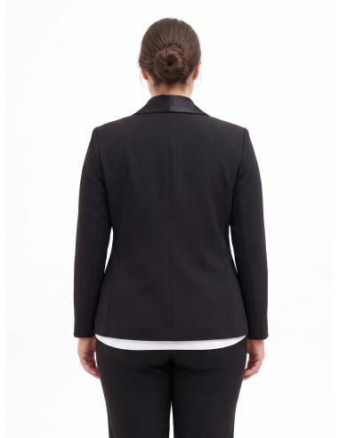 Casaco blazer curvy cintado em crepe scuba com gola de rebuço em cetim Rinascimento Curvy