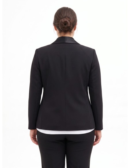 Casaco blazer curvy cintado em crepe scuba com gola de rebuço em cetim Rinascimento Curvy
