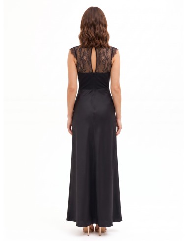 Vestido Comprido em Cetim com Aplicação em Renda Chantilly Rinascimento