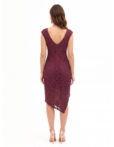 Vestido tubo em renda Chantilly com racha lateral Rinascimento