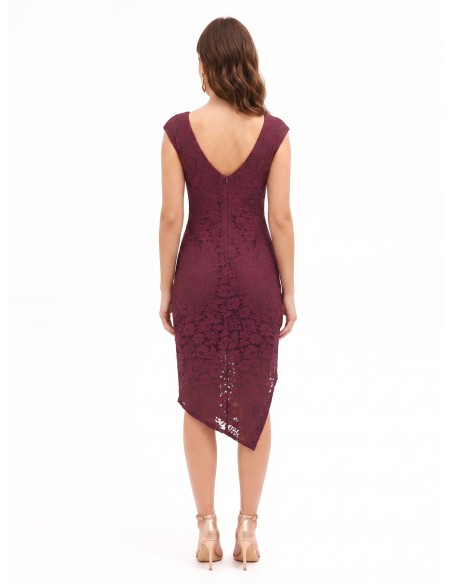 Vestido tubo em renda Chantilly com racha lateral Rinascimento