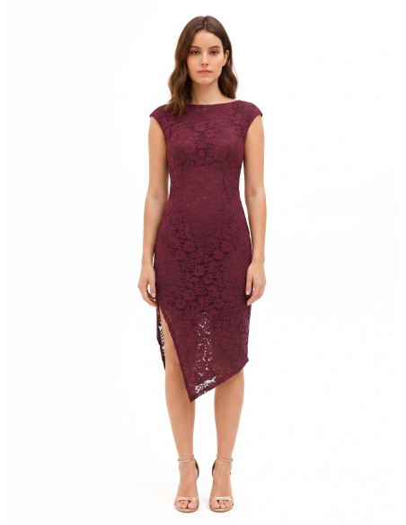 Vestido justo em renda Chantilly com racha lateral Rinascimento