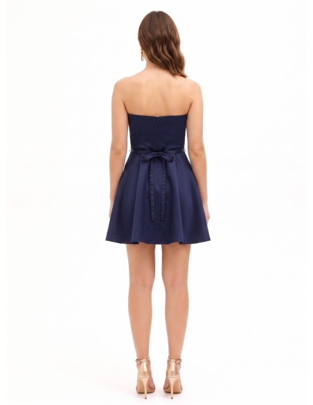 Vestido curto rodado com cinto joia em strass Rinascimento