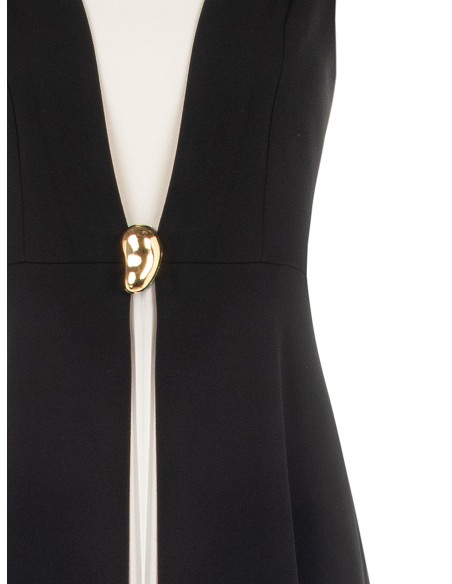 Vestido comprido em crepe scuba com inserção central plissada em georgette e decote em V Rinascimento