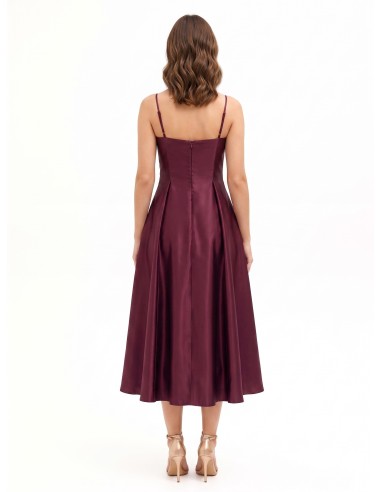 Vestido midi em cetim estruturado, rodado, com bolsos Rinascimento