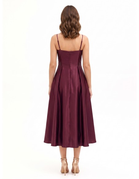 Vestido midi em cetim estruturado, rodado, com bolsos Rinascimento