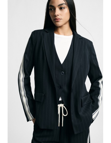 Blazer às riscas com mangas em contraste e fecho com botão Please