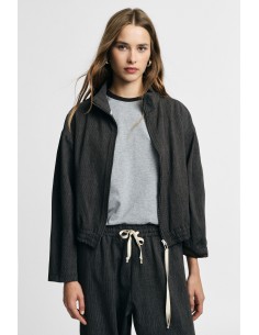 Camisola curta com fecho e fundo elástico, por favor