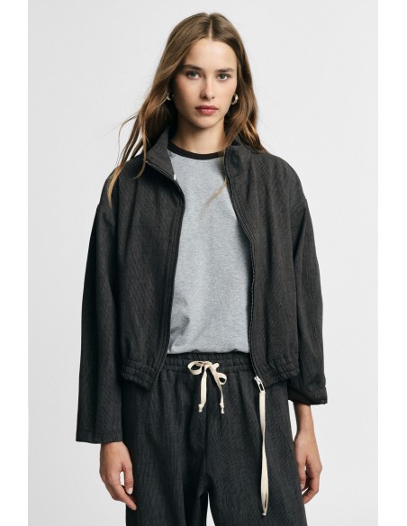 Camisola curta com fecho e fundo elástico, por favor