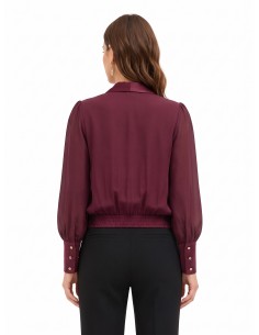 Blusa balão em georgette com lapela e maxi punhos em cetim Rinascimento 2