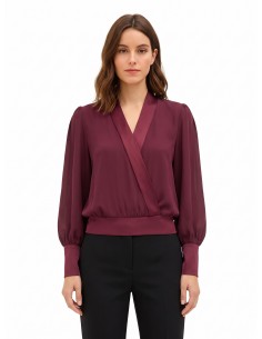 Blusa balão em georgette com lapela e maxi punhos em cetim Rinascimento