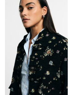 Camisa-Jaqueta Cropped com Padrão Floral e Botões Please