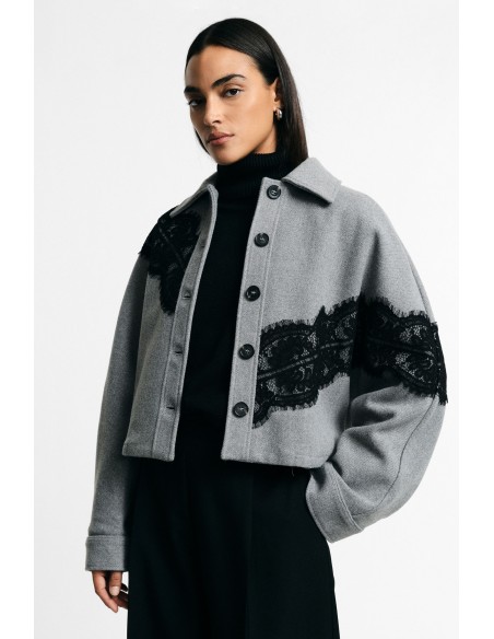 Casaco-camisa curto com aplicações de renda Please