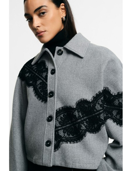 Casaco-camisa curto com inserções de renda, por favor