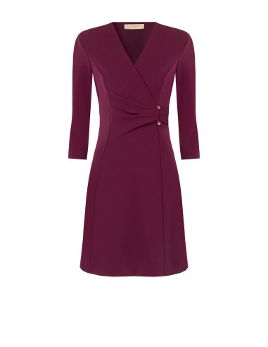 Vestido curto rodado em crepe scuba com decote em V e alças finas Rinascimento
