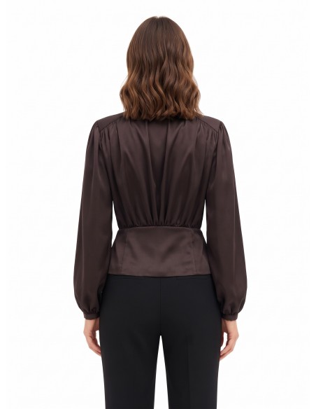 Blusa envelope em cetim com decote em V e lenço com logótipo removível Rinascimento