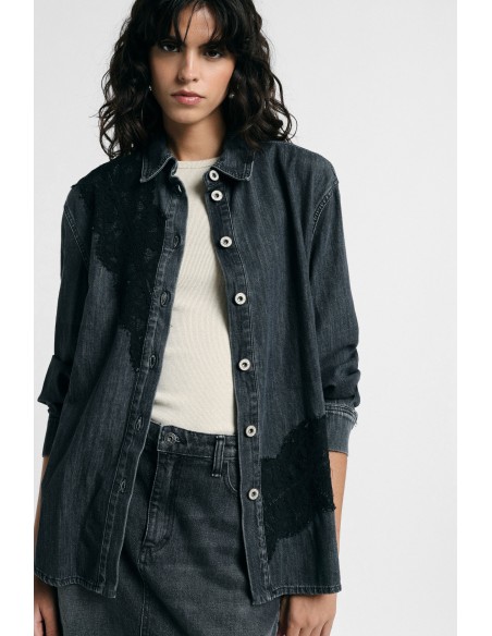 Camisa de ganga com aplicações de renda e botões Please