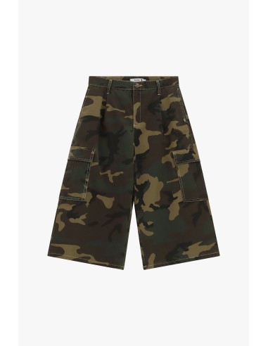 Bermudas cargo com estampado camuflado e bolsos laterais Please