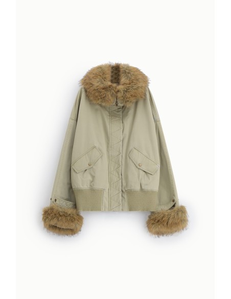 Parka curta com capuz e detalhes em pelo Please