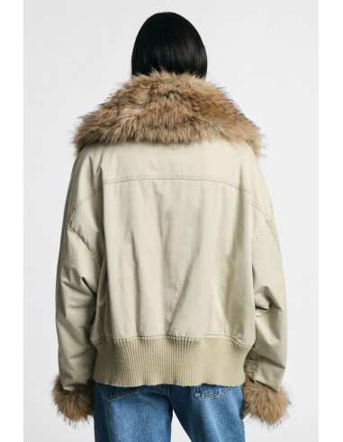 Parka curta com capuz e detalhes em pelo Please