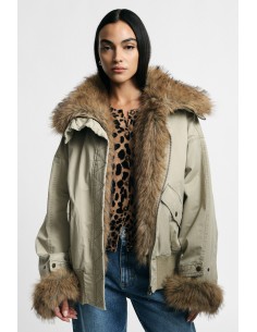 Parka curta com capuz e detalhes em pelo Please