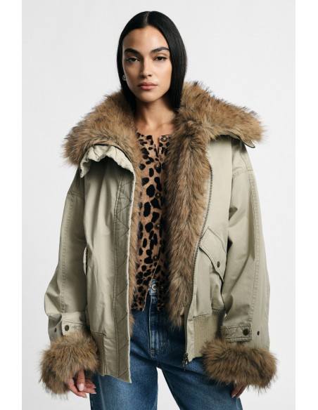Parka curta com capuz e detalhes em pelo Please