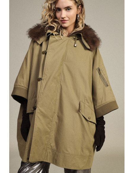 Casaco oversize com presilhas e gola de pelo Dixie