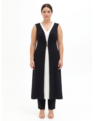 Vestido comprido Curvy em crepe scuba bicolor com painel plissado em contraste Rinascimento Curvy