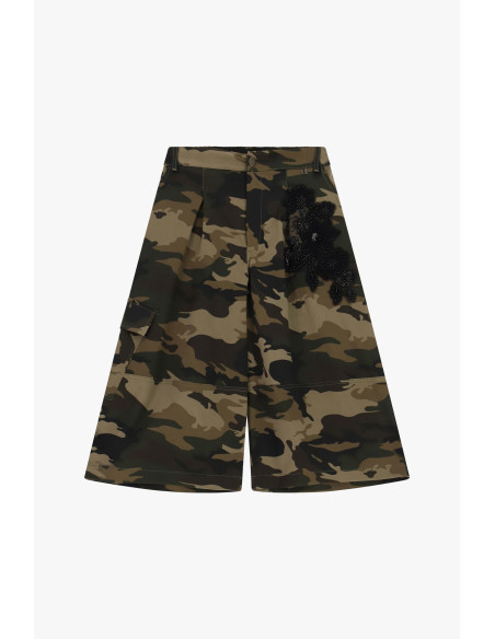 Calções de perna larga com padrão camuflado e motivo floral Dixie