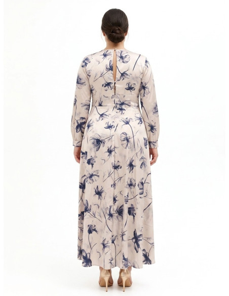 Vestido comprido Curvy em cetim com faixa plissada na cintura Rinascimento Curvy