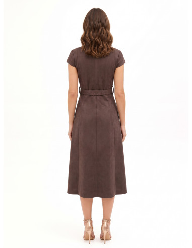 Vestido midi em imitação de camurça com cinto rígido a condizer e fivela em corrente Rinascimento