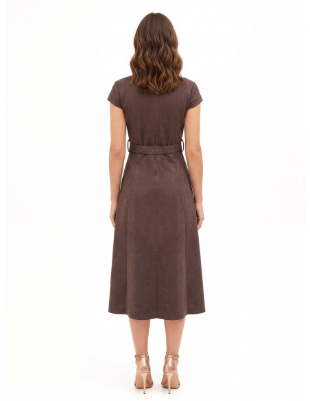 Vestido midi em imitação de camurça com cinto rígido a condizer e fivela em corrente Rinascimento