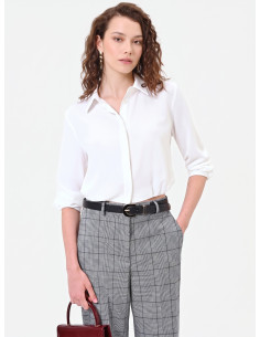 Camisa cropped fluida em cetim mate com botões ocultos Rinascimento