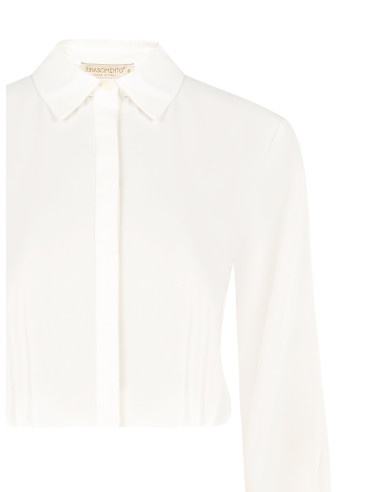 Camisa cropped fluida em cetim mate com botões ocultos Rinascimento