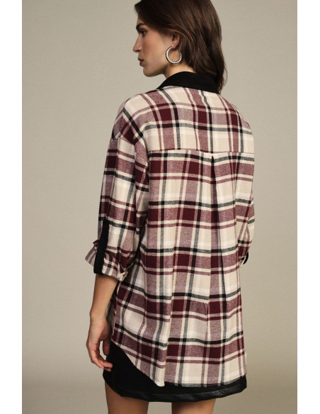 Camisa aos quadrados com bolso e gola em contraste Dixie