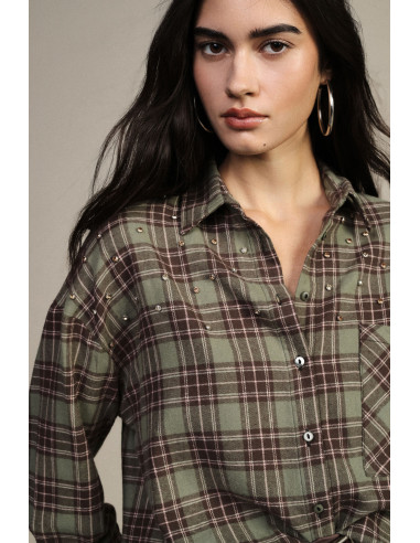 Camisa aos quadrados com tachas e bolso frontal Dixie