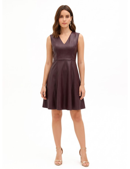 Vestido curto rodado em imitação de pele com decote em V Rinascimento