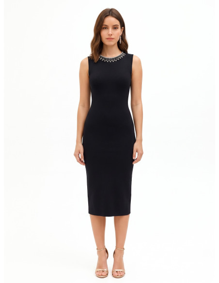 Vestido tubinho em malha estruturada com colar de strass amovível Rinascimento