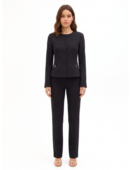 Blazer curto em tecido técnico, sem lapela, com fivelas decorativas Rinascimento